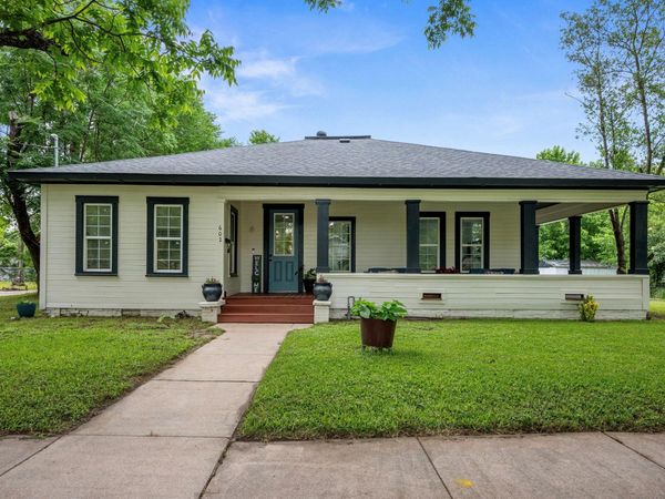 602 E 6th ST, Cameron, TX 76520