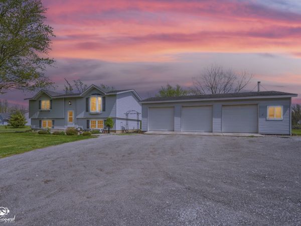 27057 S Woodlawn Avenue, Crete, IL 60417
