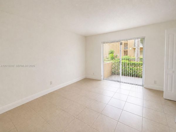 17911 NW 68th Ave , Unit M201, Hialeah, FL 33015