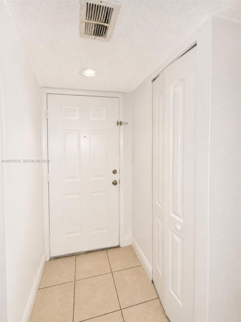 17911 NW 68th Ave, Unit M201, Hialeah, FL 33015 Photo
