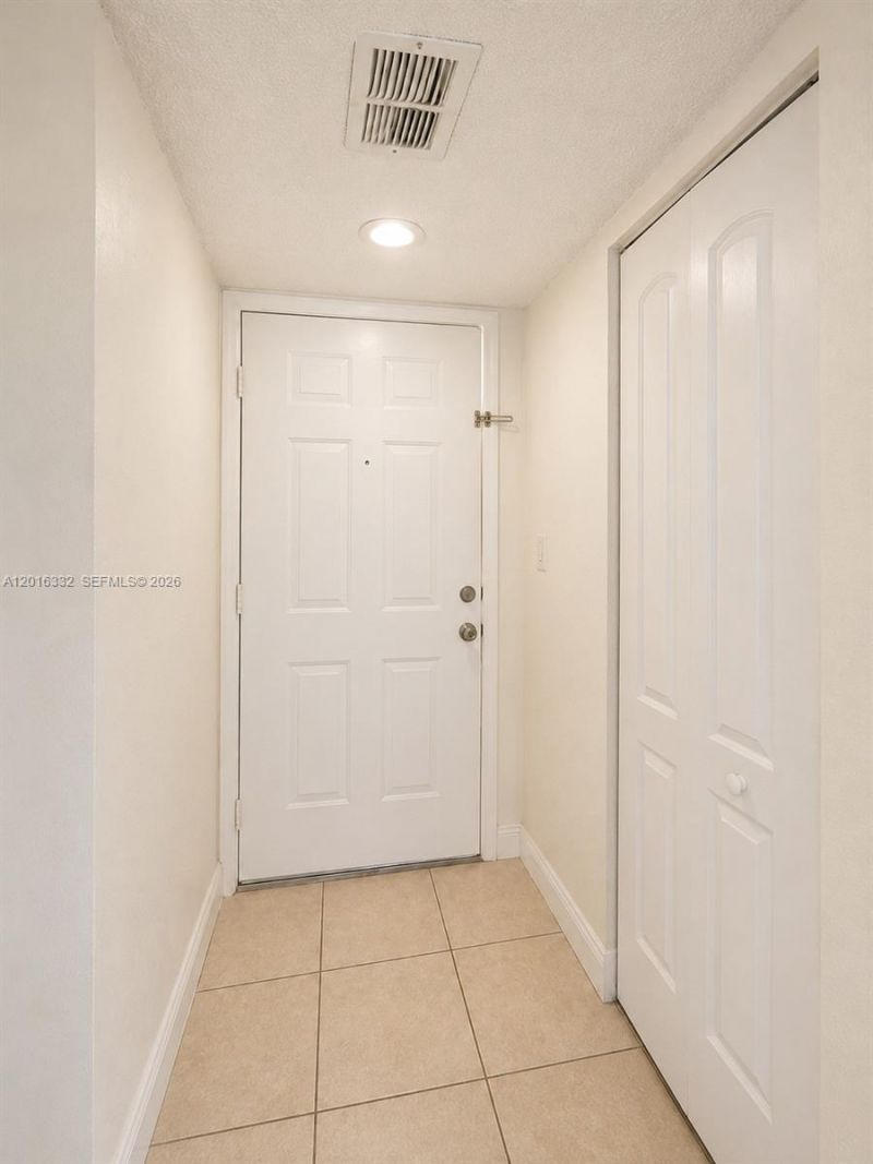 17911 NW 68th Ave, Unit M201, Hialeah, FL 33015 Photo