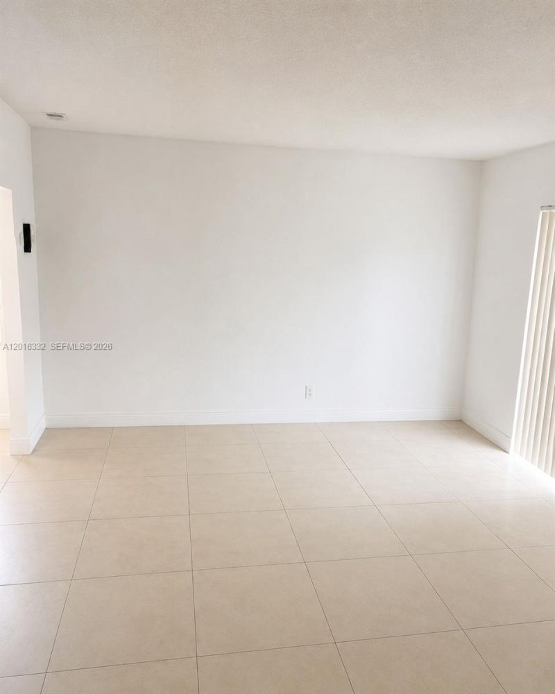 17911 NW 68th Ave, Unit M201, Hialeah, FL 33015 Photo