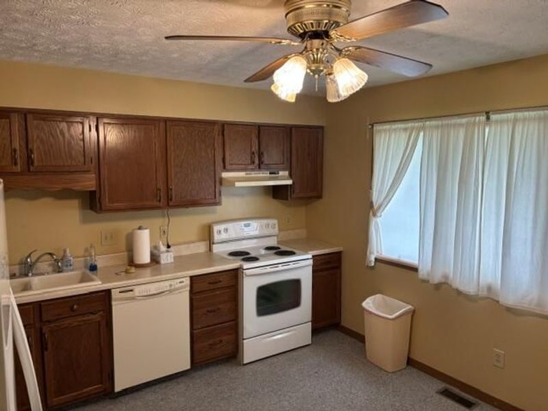 1232 Waterbury Place, Troy, OH 45373 Photo 5