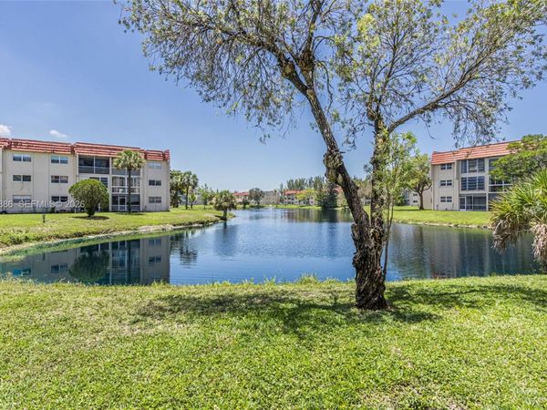 2831 E Sunrise Lakes Dr, Unit 105, Sunrise, FL 33322