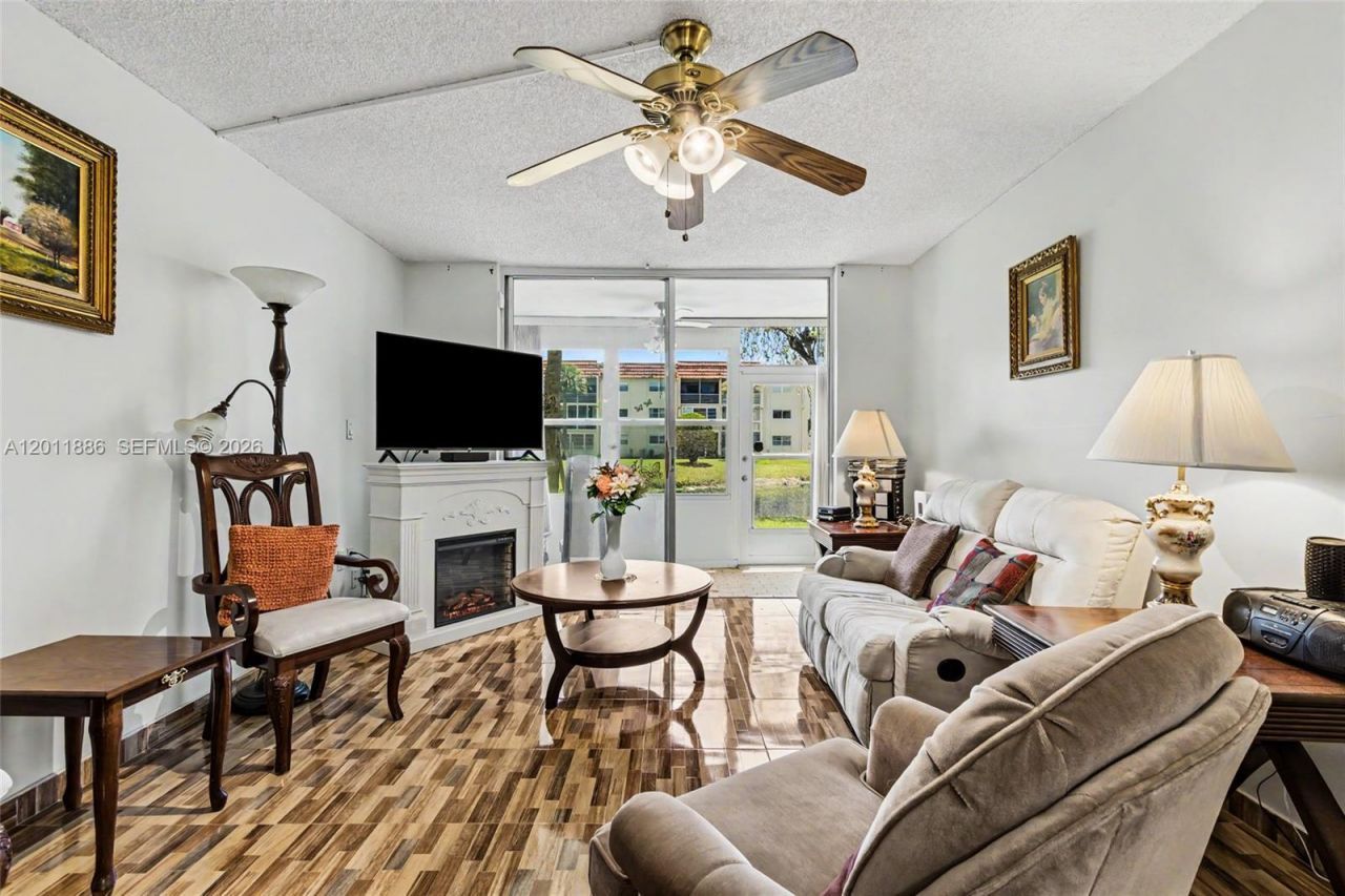 2831 E Sunrise Lakes Dr, Unit 105, Sunrise, FL 33322 Photo