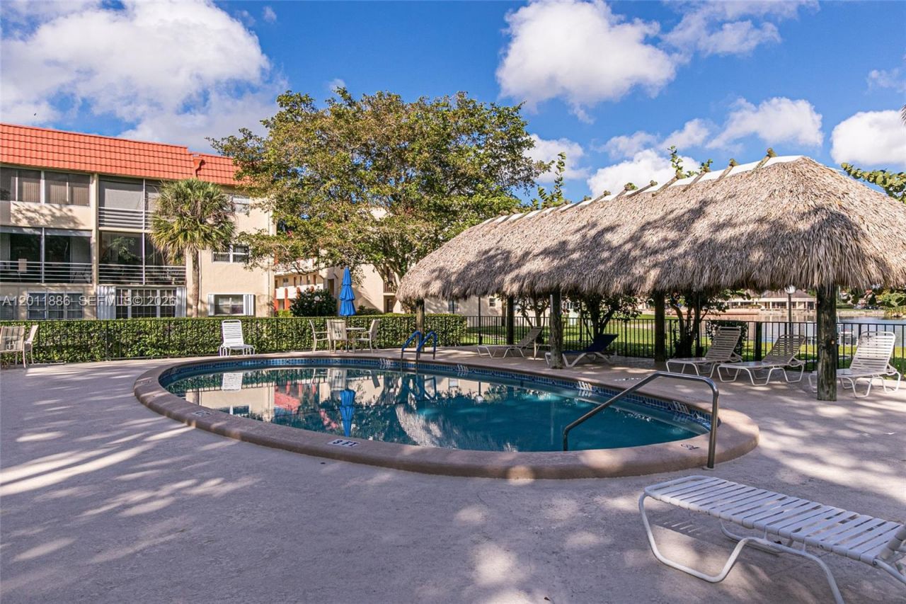 2831 E Sunrise Lakes Dr, Unit 105, Sunrise, FL 33322 Photo