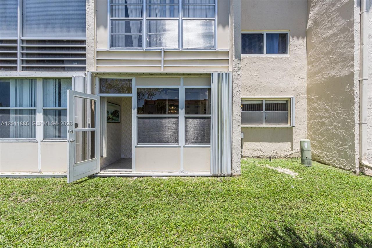 2831 E Sunrise Lakes Dr, Unit 105, Sunrise, FL 33322 Photo