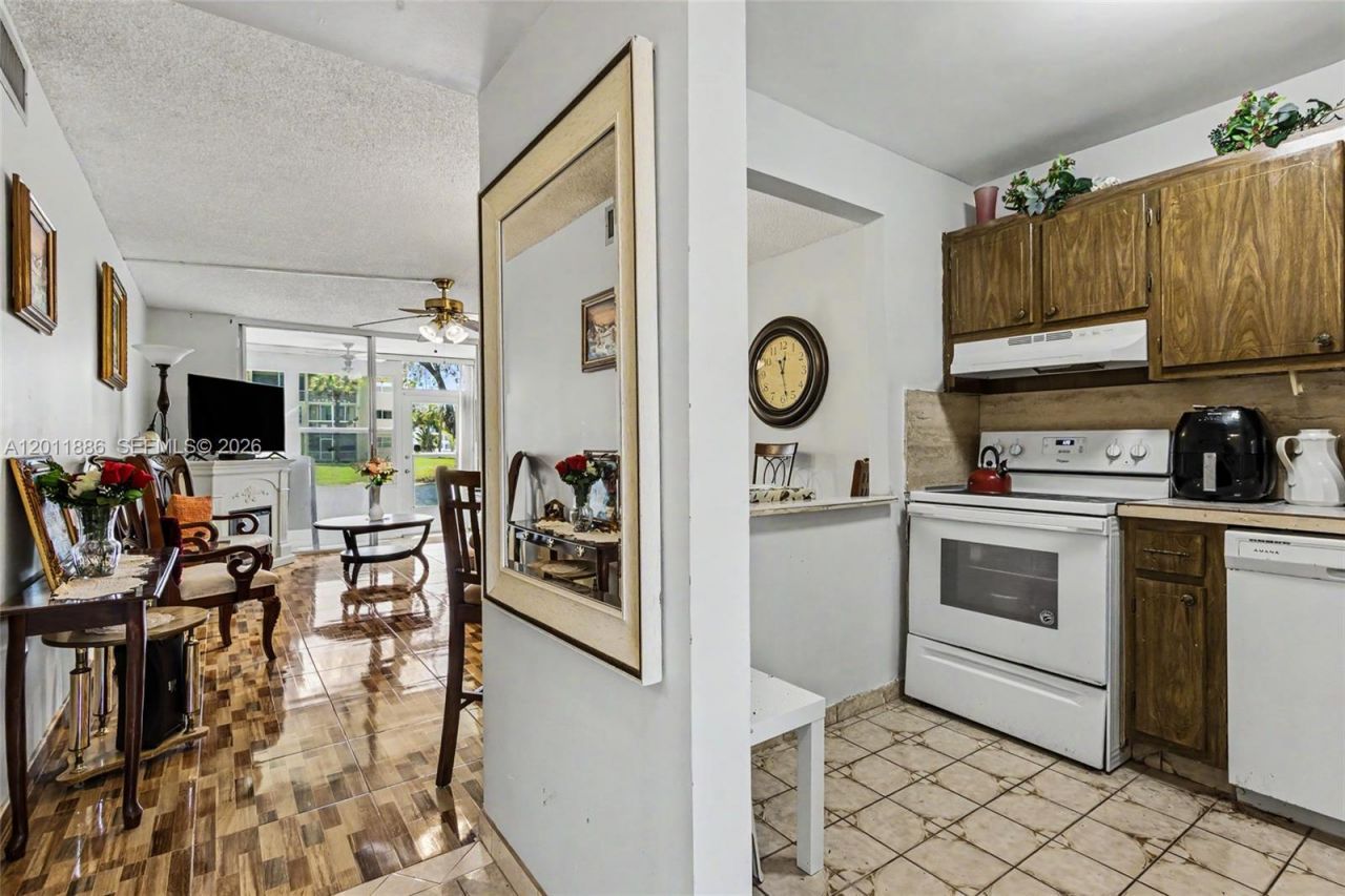 2831 E Sunrise Lakes Dr, Unit 105, Sunrise, FL 33322 Photo