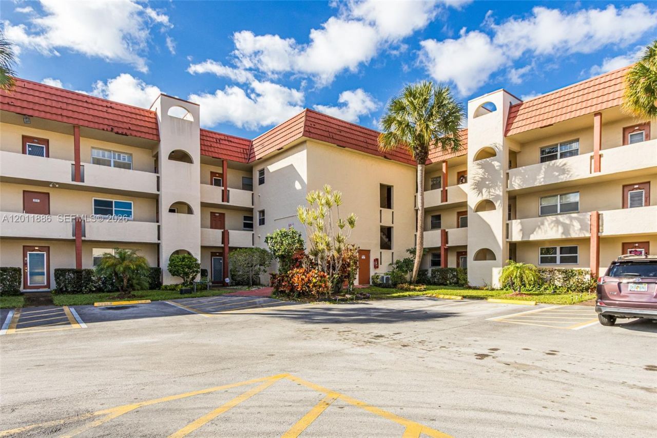 2831 E Sunrise Lakes Dr, Unit 105, Sunrise, FL 33322 Photo
