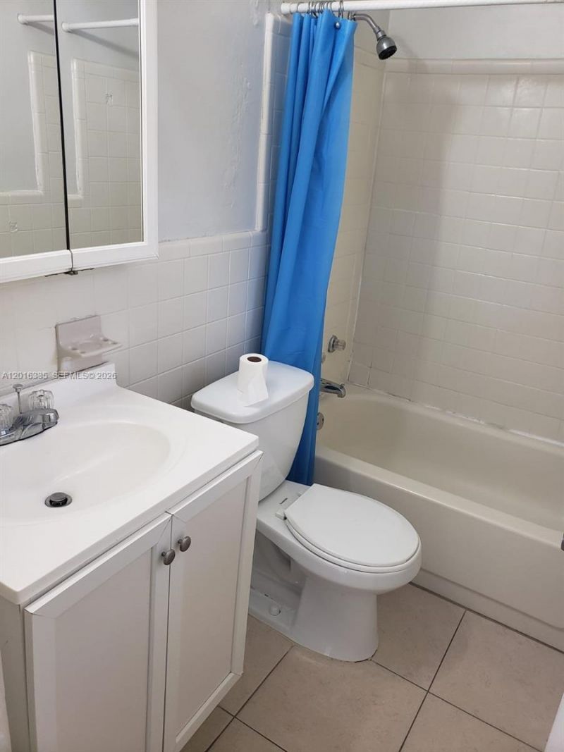 554 NE 68th St , Unit 4, Miami, FL 33138 Photo