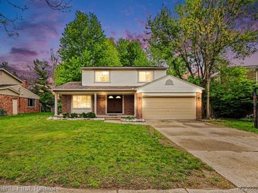 3776 Highland Drive, Troy, MI 48083
