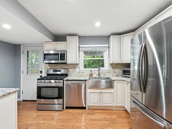 8 W Broadway , Nyack, NY 10960