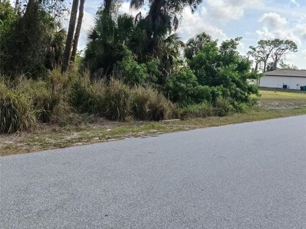 15082 COMMUNITY AVENUE , PORT CHARLOTTE, FL 33953