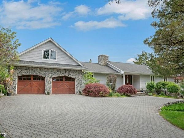 35 Ski Hill Dr, Bedminster, NJ 07921