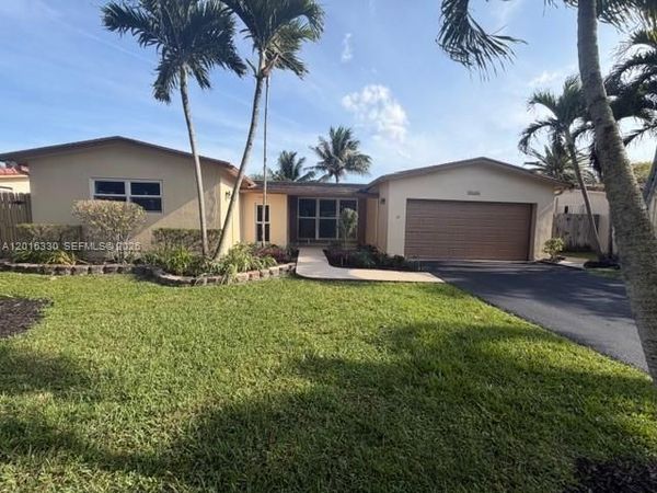 10524 NW 4th St , Plantation, FL 33324
