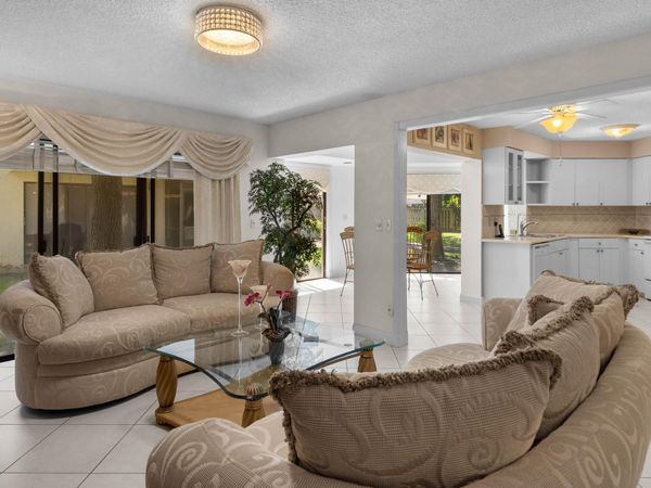 3404 Emerald Oaks Drive, Unit 803, Hollywood, FL 33021