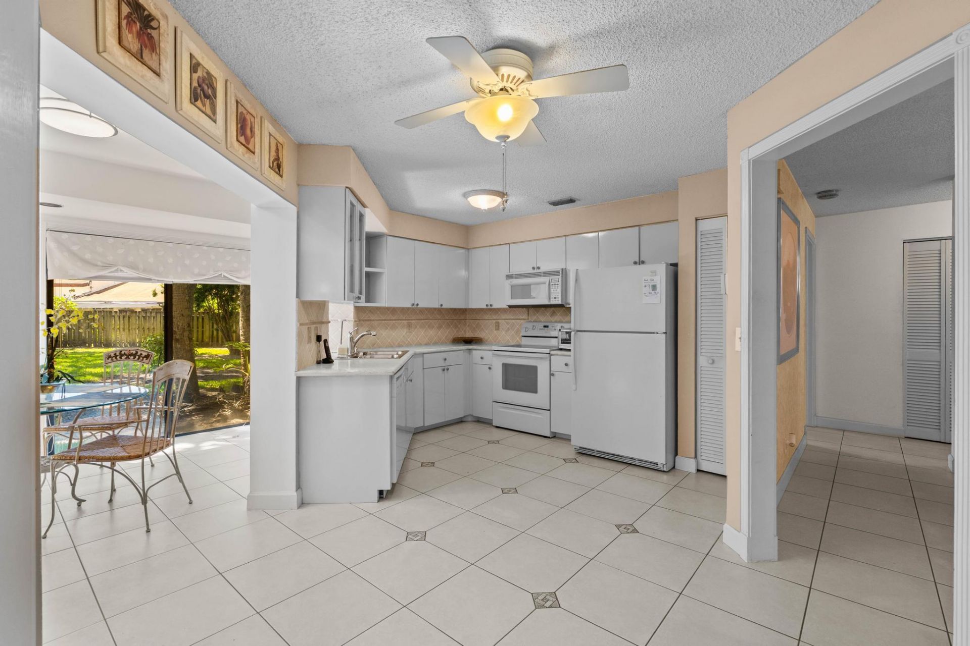 3404 Emerald Oaks Drive, Unit 803, Hollywood, FL 33021 Photo