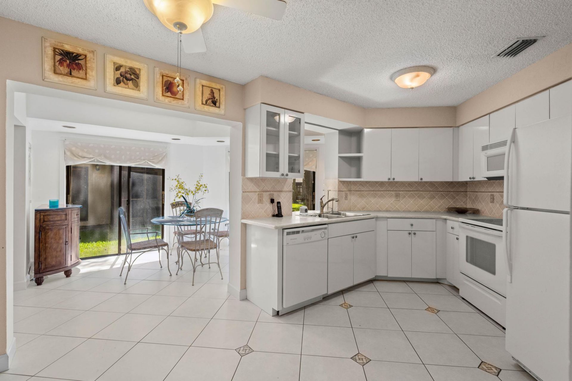 3404 Emerald Oaks Drive, Unit 803, Hollywood, FL 33021 Photo