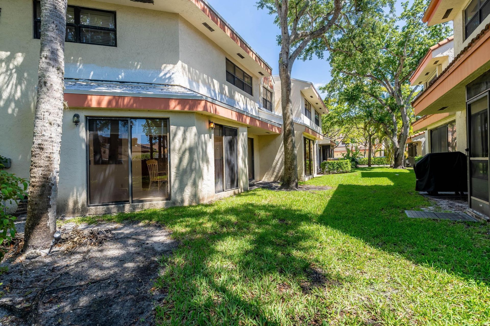 3404 Emerald Oaks Drive, Unit 803, Hollywood, FL 33021 Photo
