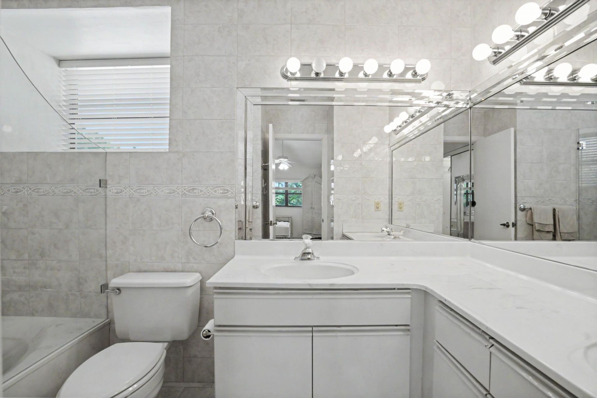 3404 Emerald Oaks Drive, Unit 803, Hollywood, FL 33021 Photo