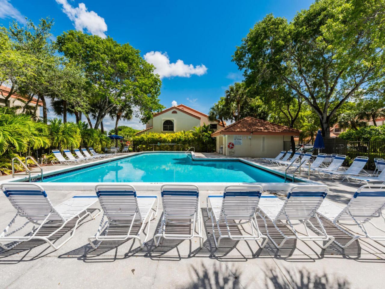 3404 Emerald Oaks Drive, Unit 803, Hollywood, FL 33021 Photo