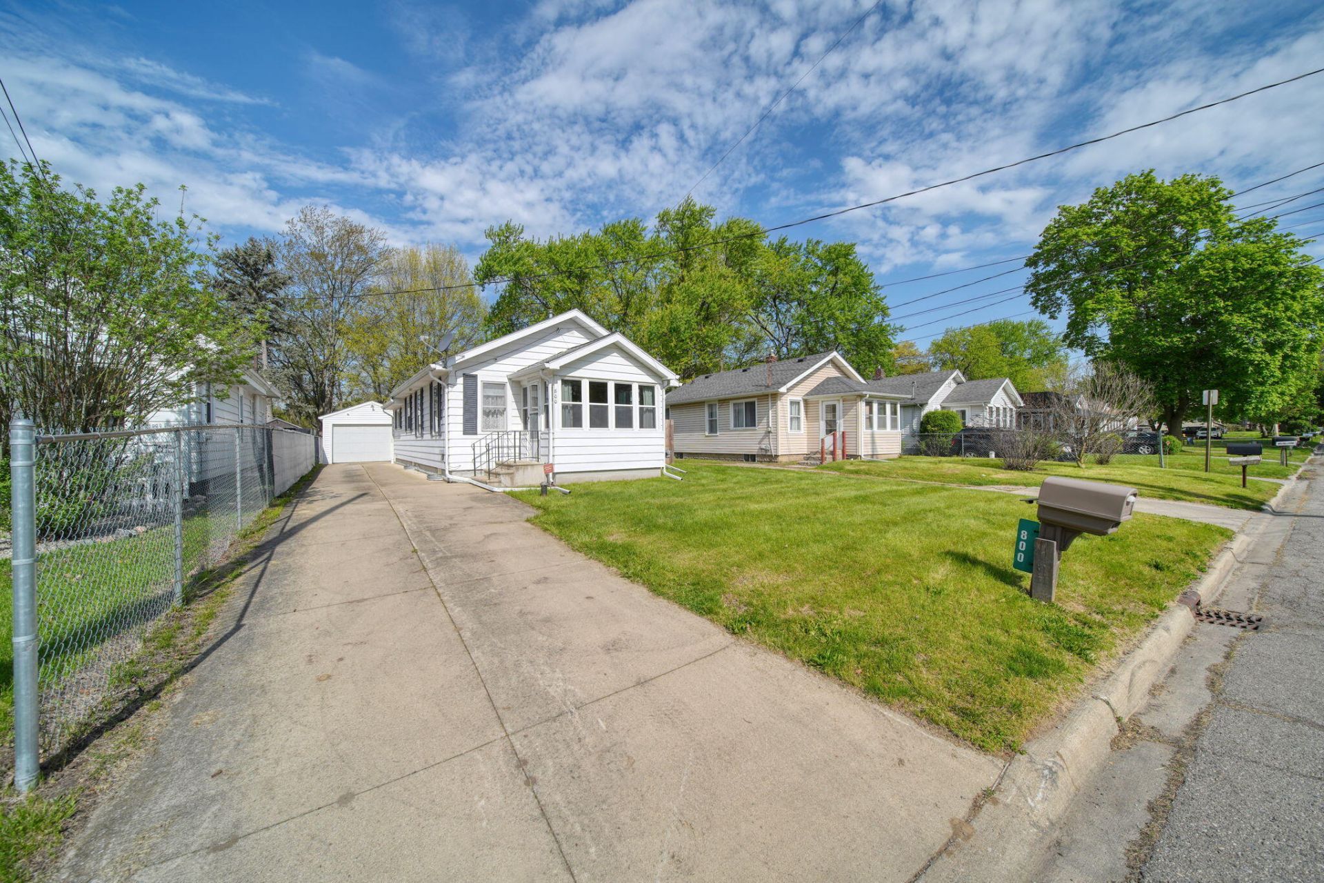 800 Fairyland Avenue, Jackson, MI 49202 Main Photo