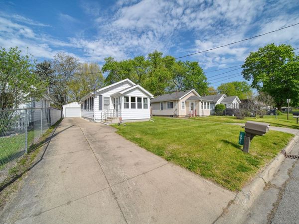 800 Fairyland Avenue, Jackson, MI 49202