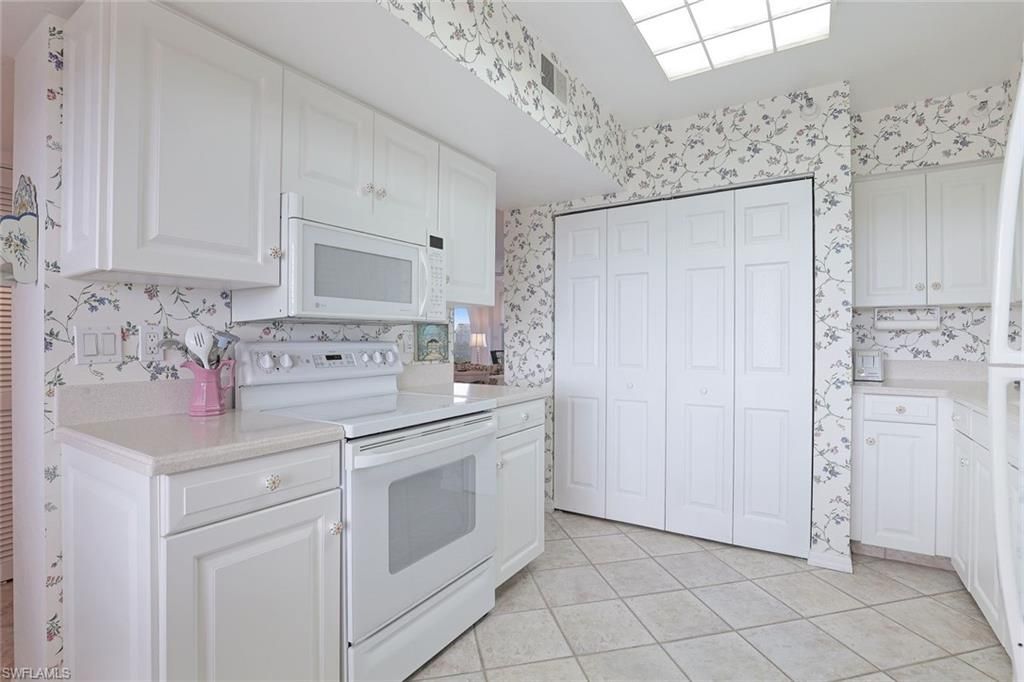 5501 Heron Point Dr, Unit 702, Naples, FL 34108 Photo
