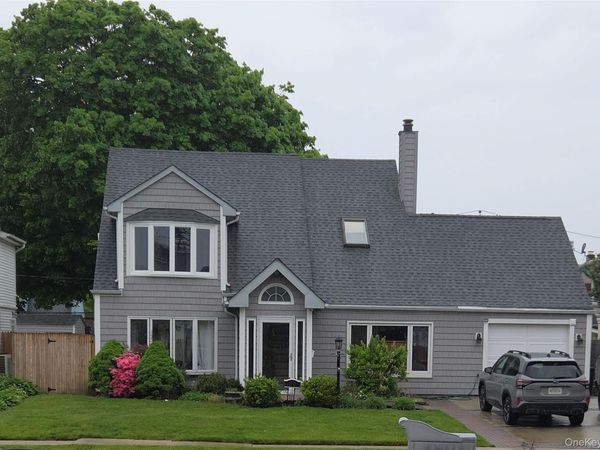 20 Daisy Lane, Levittown, NY 11756