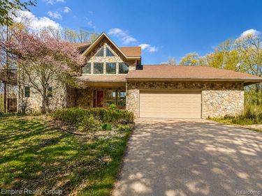 2111 Oak Terrace, Groveland Twp, MI 48462