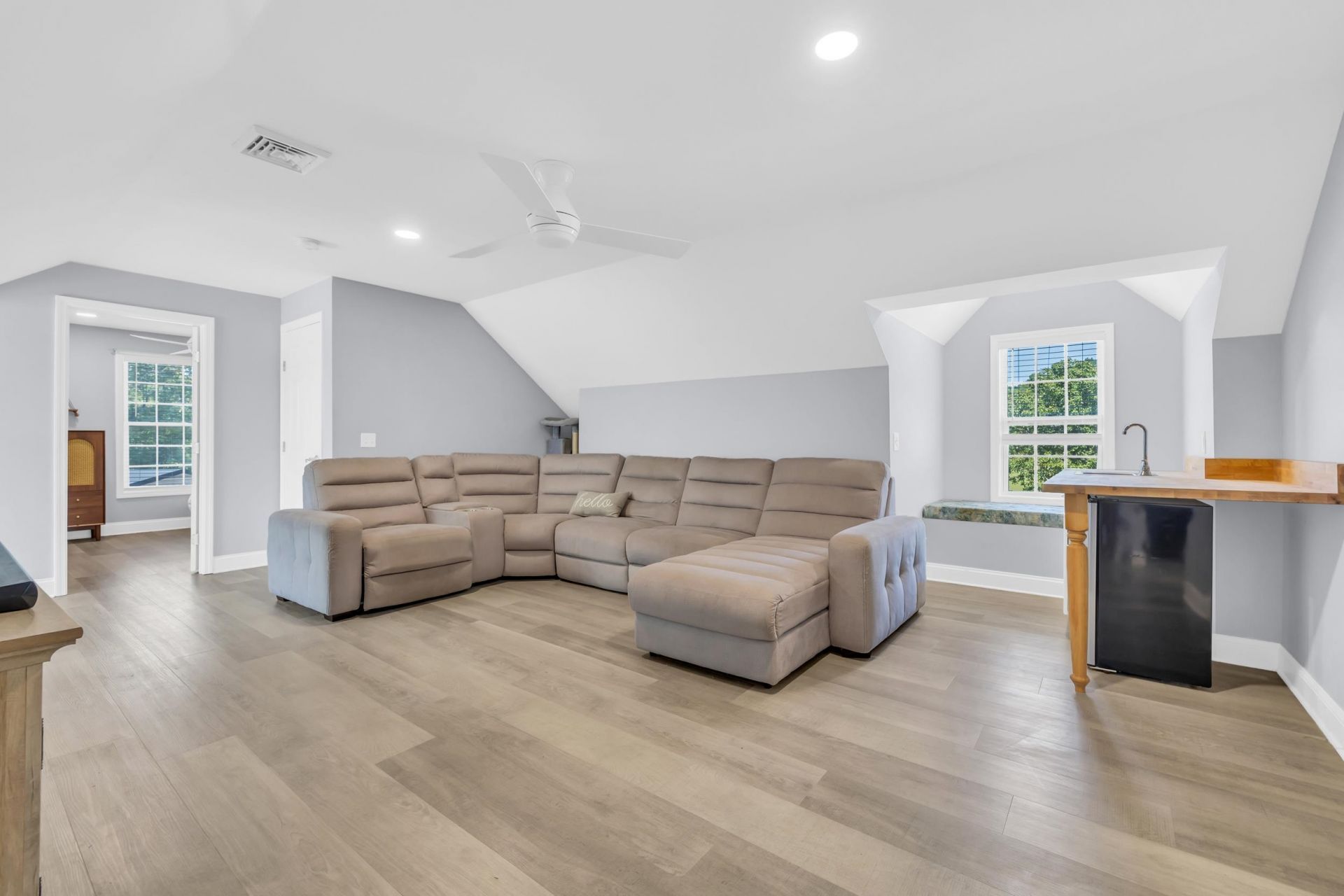 381 Saint Ives Rd. Photo 5