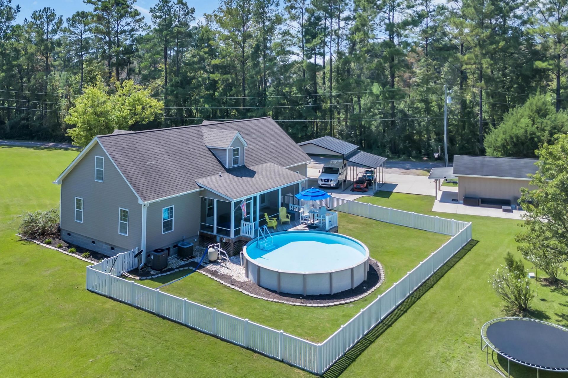 381 Saint Ives Rd. Photo 6
