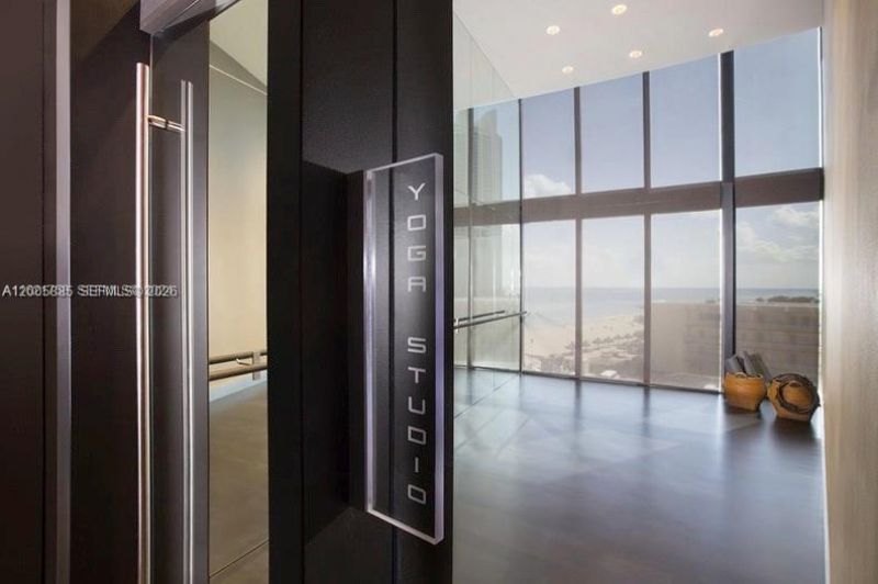 18555 Collins Ave, Unit 1705, Sunny Isles Beach, FL 33160 Photo