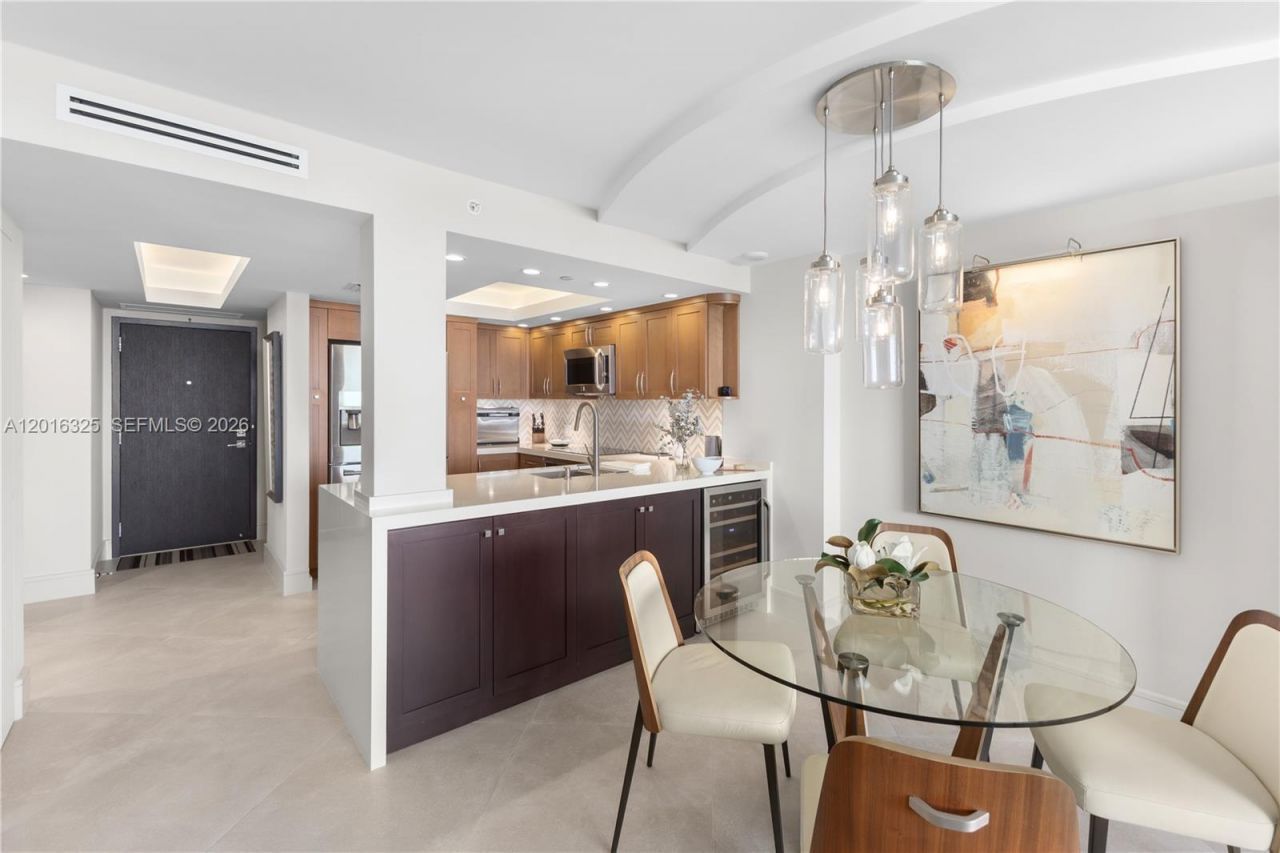 2555 Collins Ave , Unit 2205, Miami Beach, FL 33140 Photo