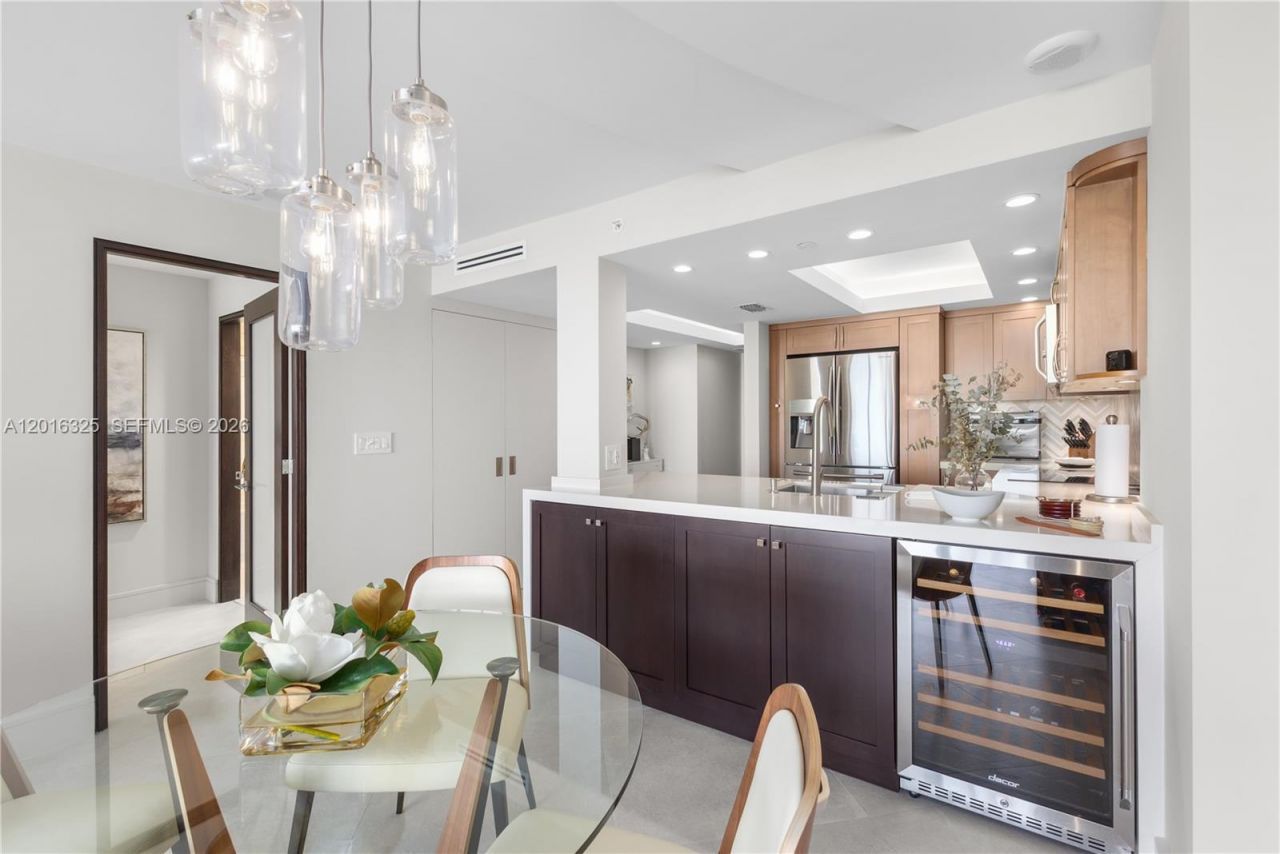2555 Collins Ave , Unit 2205, Miami Beach, FL 33140 Photo
