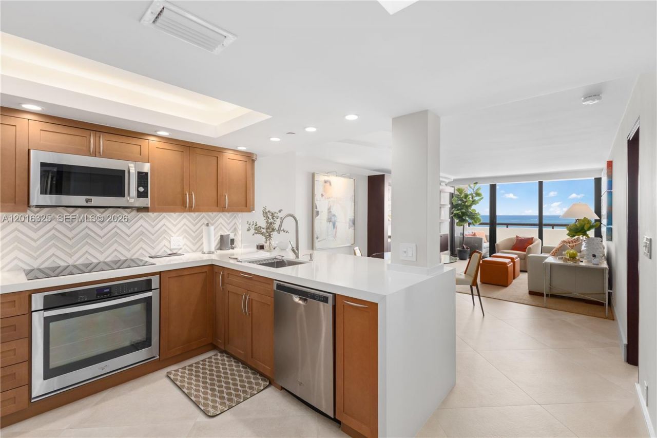 2555 Collins Ave , Unit 2205, Miami Beach, FL 33140 Photo