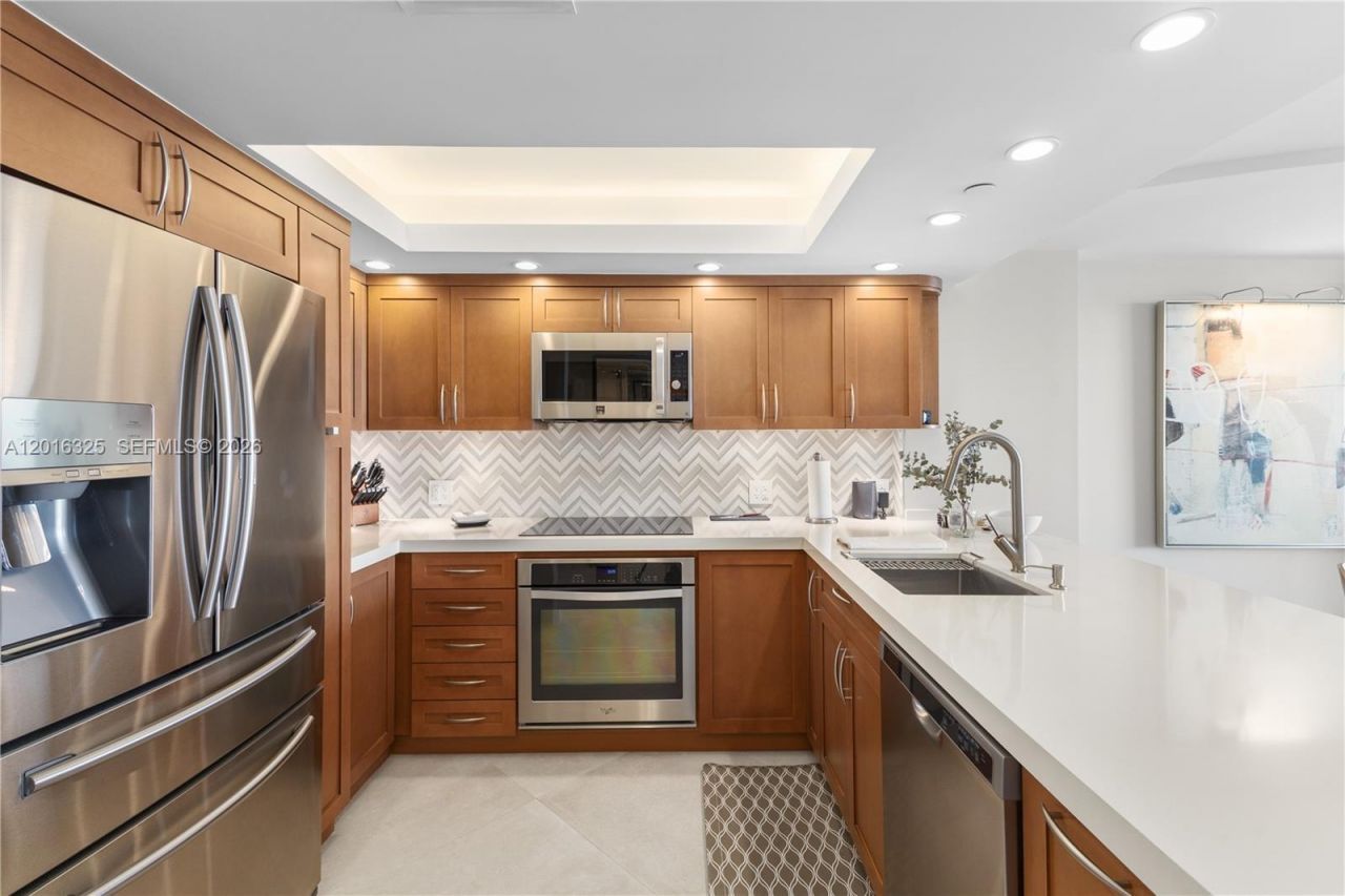2555 Collins Ave , Unit 2205, Miami Beach, FL 33140 Photo