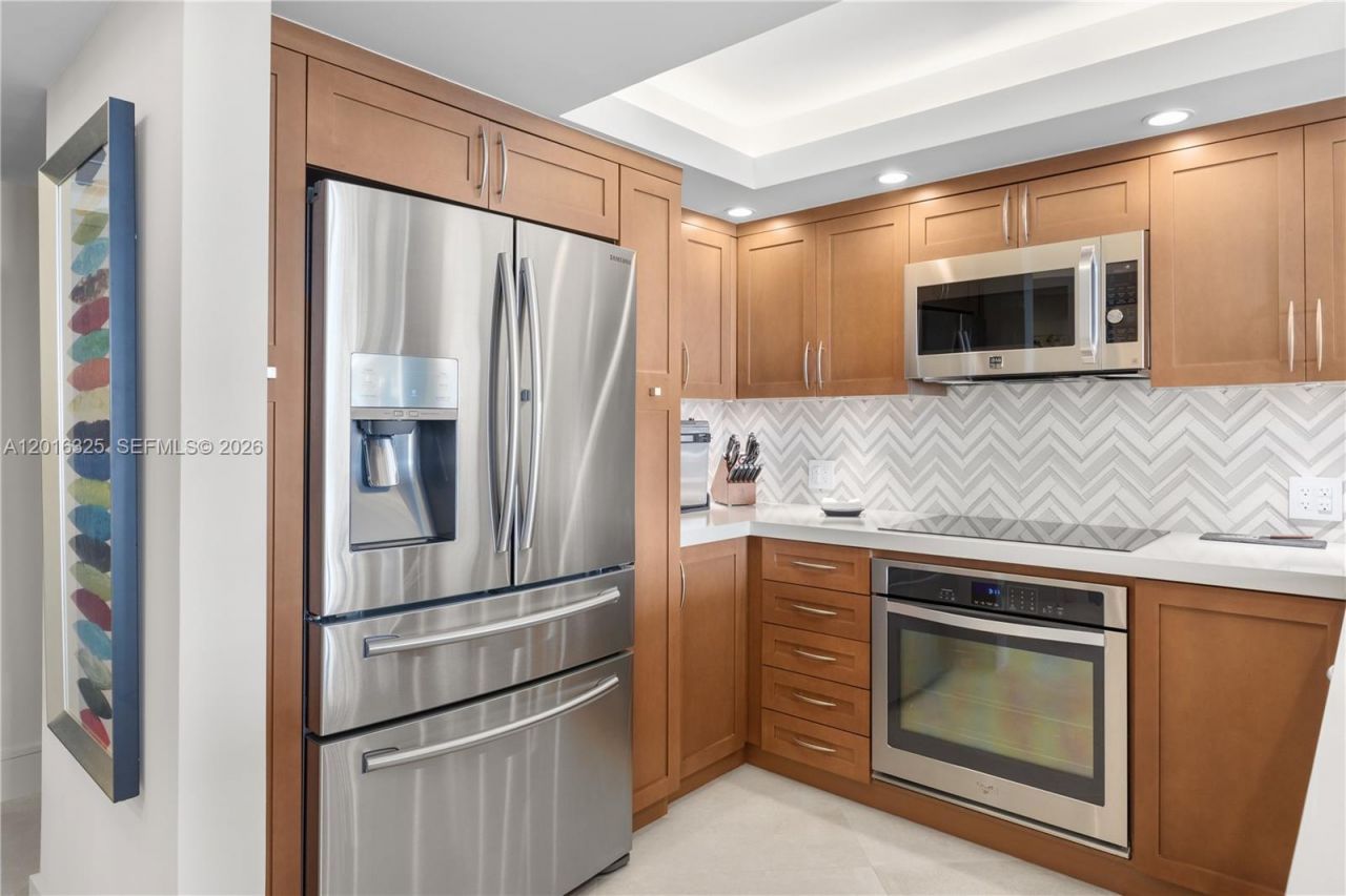 2555 Collins Ave , Unit 2205, Miami Beach, FL 33140 Photo