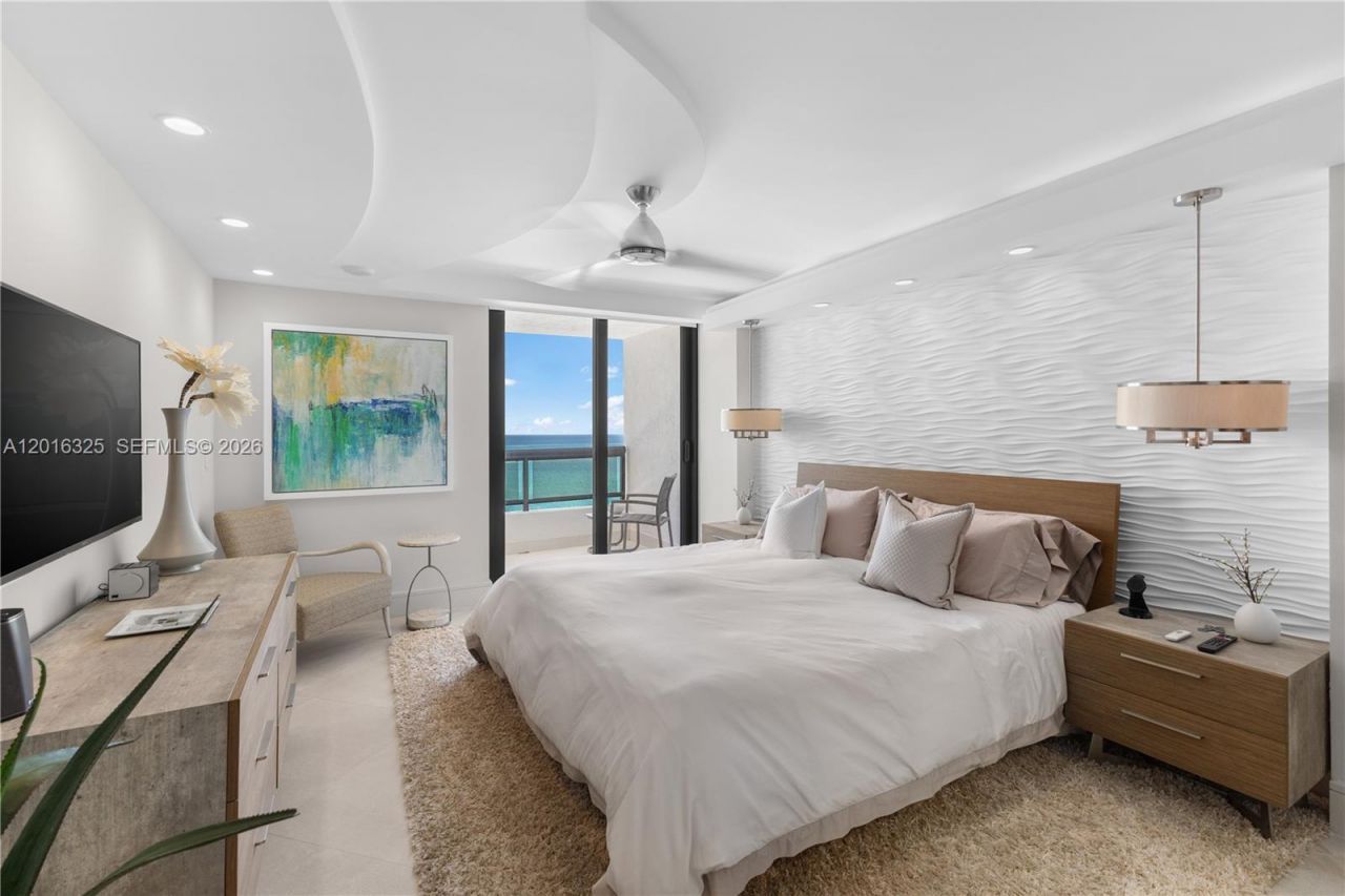 2555 Collins Ave , Unit 2205, Miami Beach, FL 33140 Photo