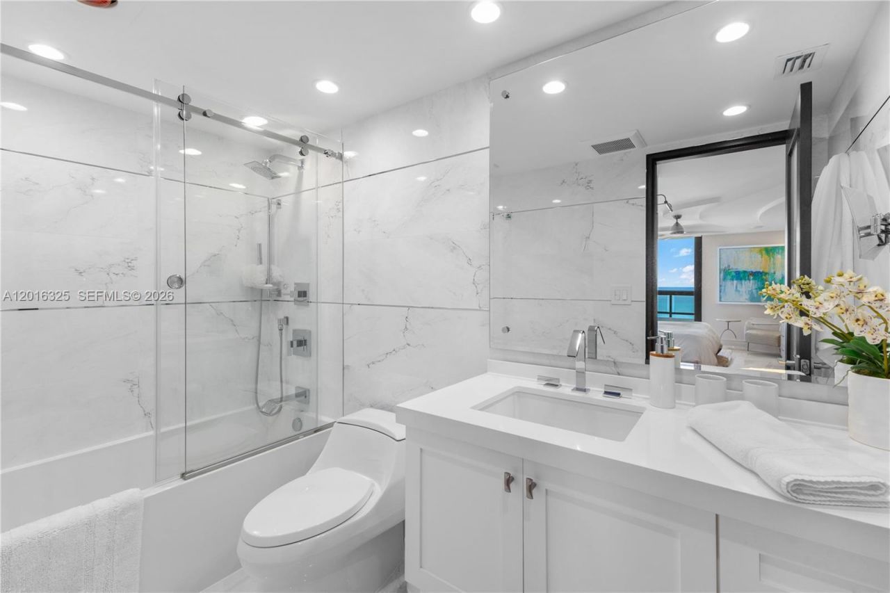 2555 Collins Ave , Unit 2205, Miami Beach, FL 33140 Photo