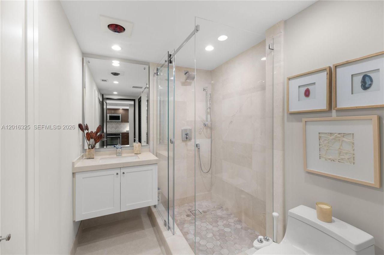 2555 Collins Ave , Unit 2205, Miami Beach, FL 33140 Photo