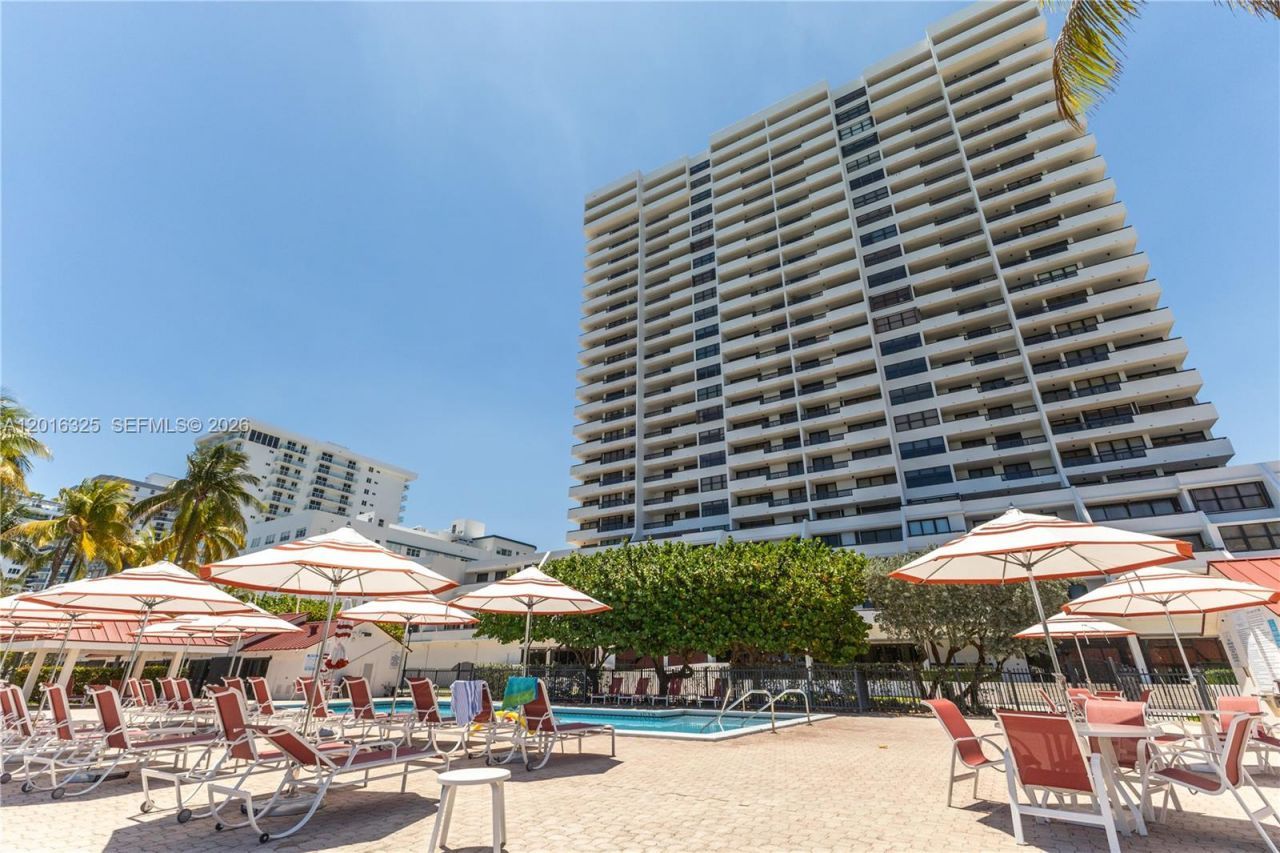 2555 Collins Ave , Unit 2205, Miami Beach, FL 33140 Photo