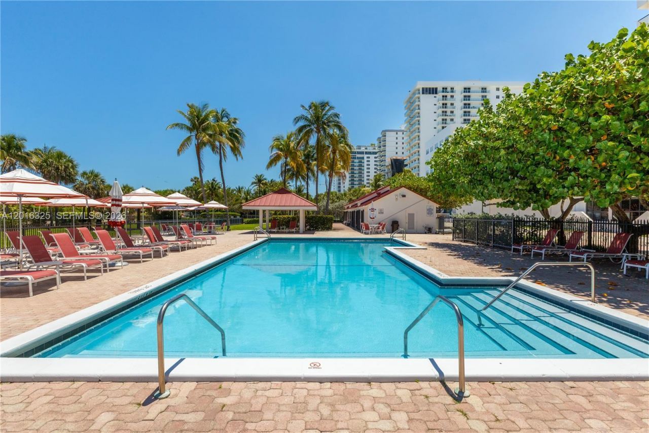 2555 Collins Ave , Unit 2205, Miami Beach, FL 33140 Photo