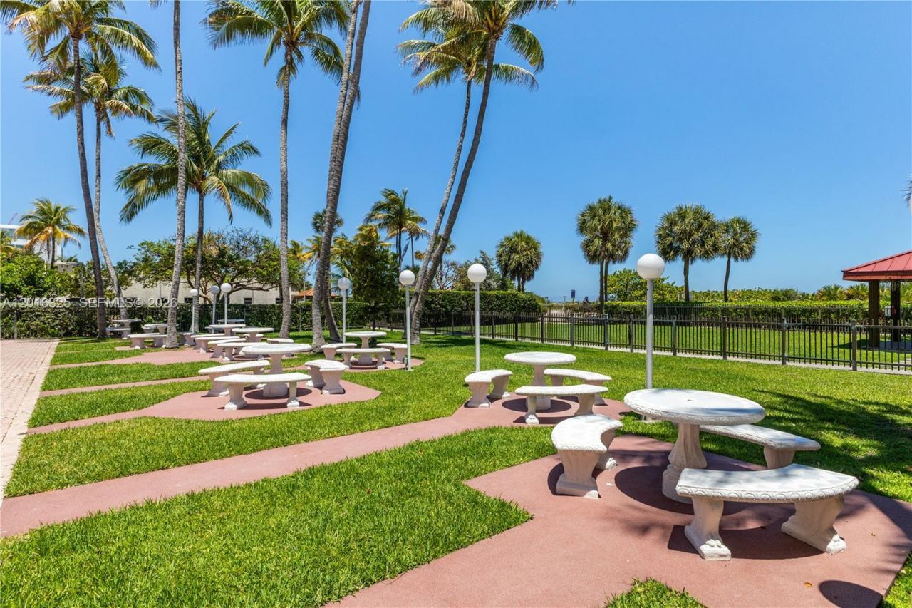 2555 Collins Ave , Unit 2205, Miami Beach, FL 33140 Photo