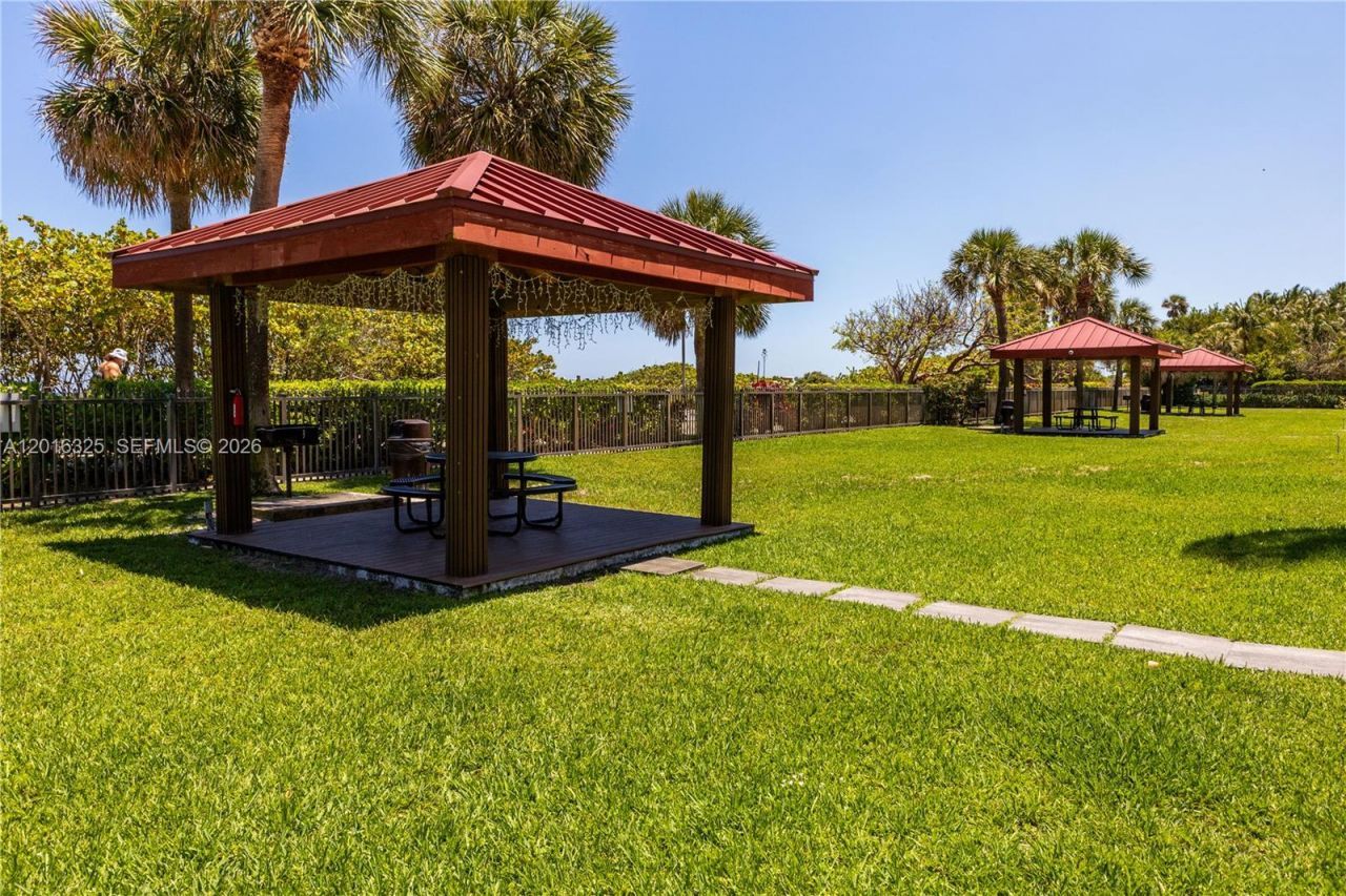 2555 Collins Ave , Unit 2205, Miami Beach, FL 33140 Photo