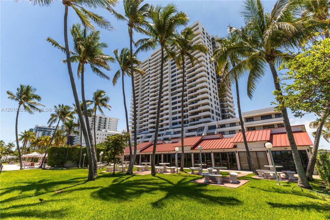 2555 Collins Ave , Unit 2205, Miami Beach, FL 33140 Photo