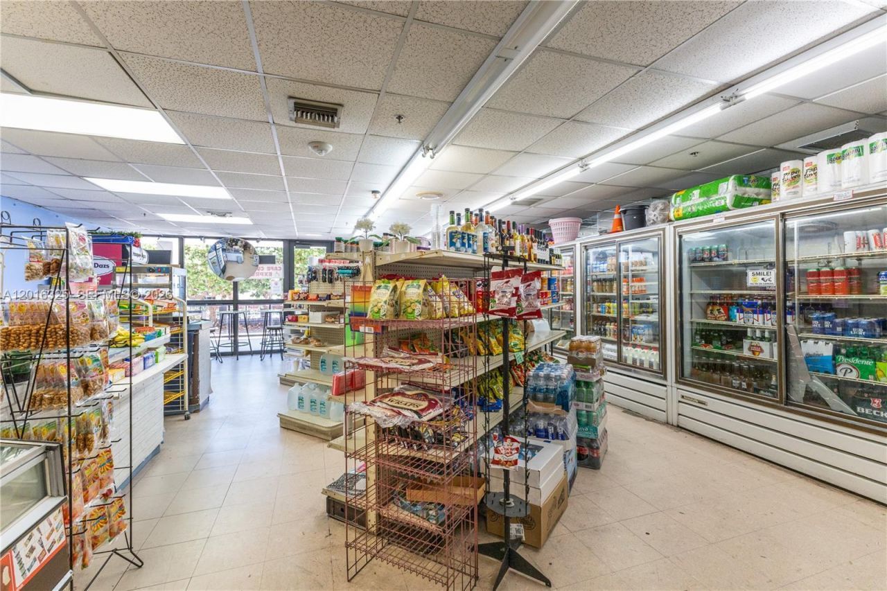 2555 Collins Ave , Unit 2205, Miami Beach, FL 33140 Photo
