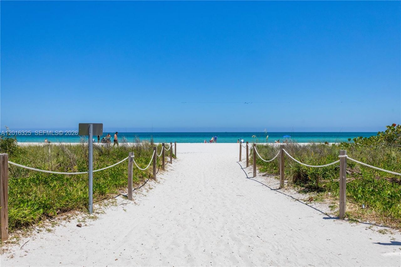 2555 Collins Ave , Unit 2205, Miami Beach, FL 33140 Photo