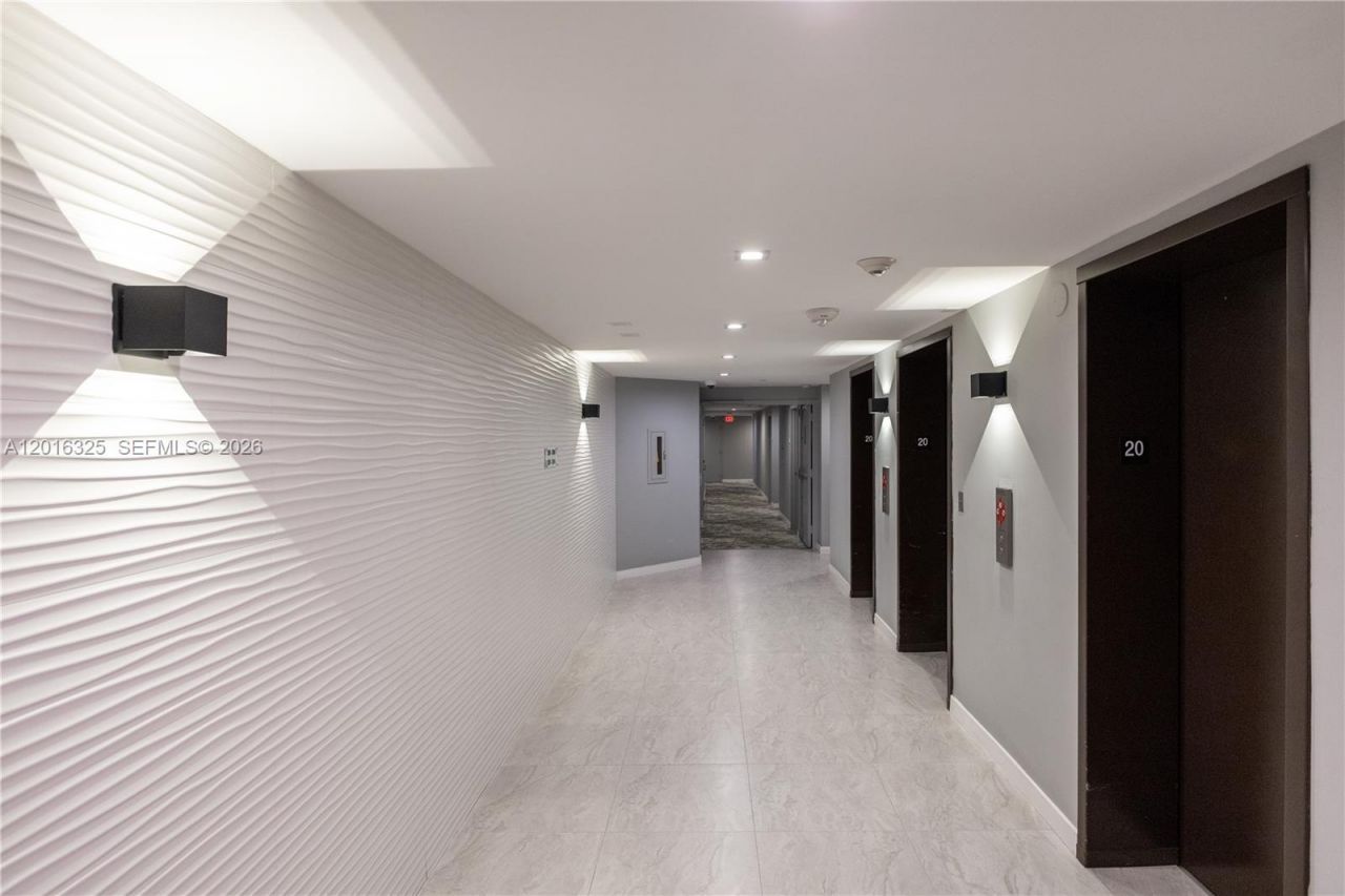 2555 Collins Ave , Unit 2205, Miami Beach, FL 33140 Photo