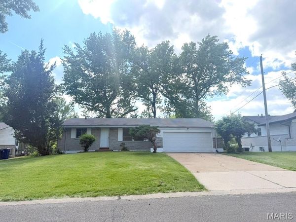 11165 Prentice Drive , St Louis, MO 63136